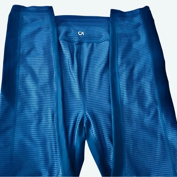 GapFit•Like New•👖Blue/Black👖 Patterned Leggings - Picture 2 of 4